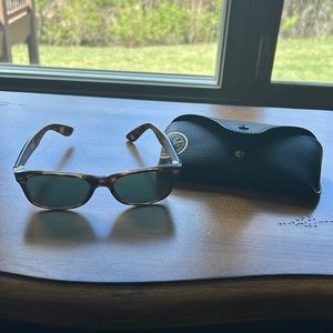 Ray-Ban New Wayfarer sunglasses and case